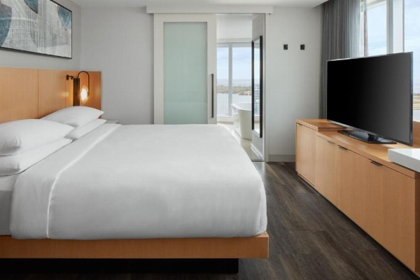 Delta Hotels by Marriott Toronto image 21