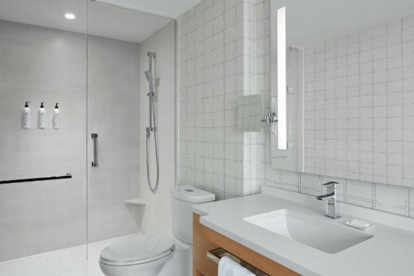 Delta Hotels by Marriott Toronto image 31