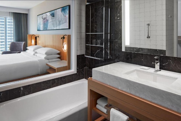 Delta Hotels by Marriott Toronto image 37