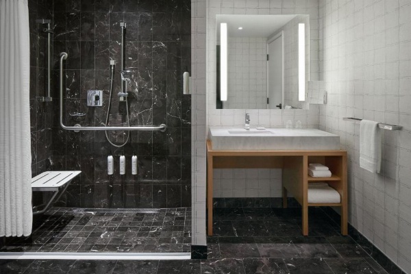 Delta Hotels by Marriott Toronto image 62