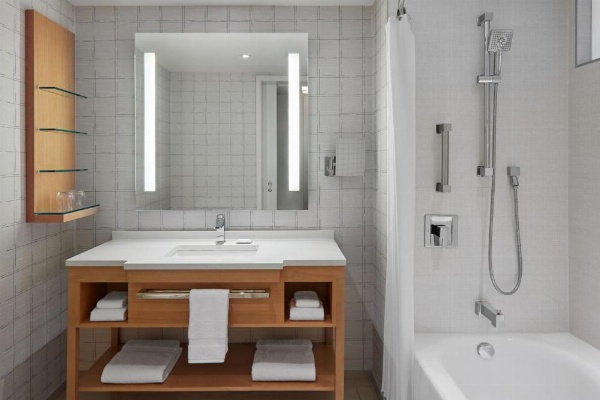 Delta Hotels by Marriott Toronto image 9